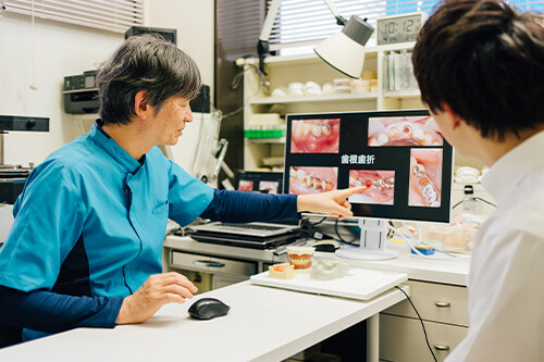 歯肉退縮と歯根破折にも注意が必要